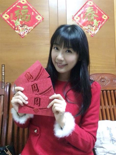 Mar 20, 2018 · 九把刀爆出摩鐵偷吃周亭羽後，雖然努力想跟10年女友小內再修補關係，但半年後仍回天乏術正式情斷。過往九把刀的繆思小內也只能留在他的早期作品當中，堅情告吹早已令書迷幻滅。 表特版美女記者周亭羽領軍「四大金釵」曝光 自招「快手正妹 ...