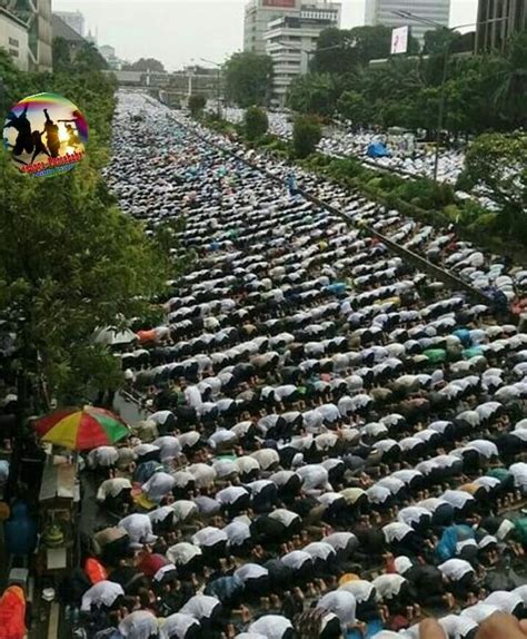 Agama yahudi tumbuh dan berkembang pesat di sana, terlebih lagi ketika anaknya, yusuf bergelar dzu nuwas menjadi penguasa di yaman. Serenemaklong: Kenapa Kita Perlu Solat?