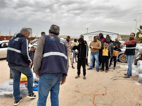 مفوضية اللاجئين توزع مساعدات شتوية على النازحين من تاورغاء ببنغازي Libya
