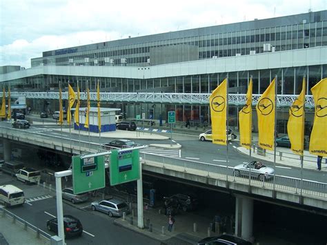 Präsidentin kerstin kohlmetz zeichnet #lebensretter der #bundespolizei am #flughafen #frankfurt im namen des. Frankfurt Airport - Travel guide at Wikivoyage