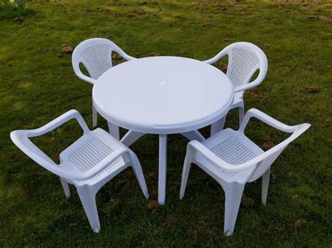 Plastic luxury red dining table and chairs. White Plastic Garden Furniture - Round Table, 4 x Lattice ...