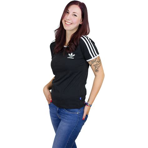 Neben nike ist adidas der größte konzern dieser art weltweit. Adidas Originals Damen T-Shirt Sandra 1977 schwarz - hier ...