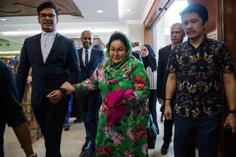 10 december 1951 (age 66). Pendakwa akan buktikan Rosmah terima RM6.5 juta | Harian Metro