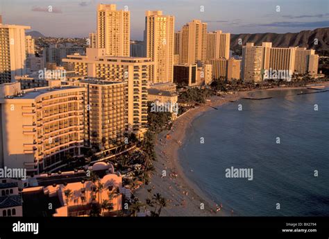 Waikiki Beach Overview Beach Seashore Sea Diamond Head Mood Honolulu