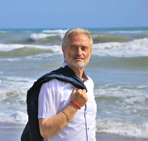 La palabra matrimonio viene del latín matrimonium, la cual proviene de matrem (madre) y monium (calidad de). Amedeo Minghi • Il testo fa la canzone, dà al brano un ...