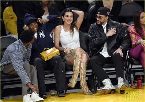 Photo Kendall Jenner Bad Bunny Cozy Up Lakers Game 19 Photo 4933179