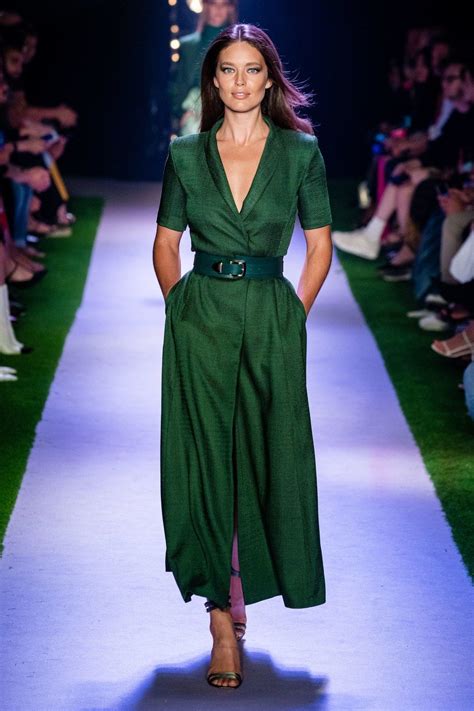La asociación de artistas aficionados (aaa) lanza en enero sus talleres de verano online 2021 dirigido a niños, adolescentes y adultos. Brandon Maxwell Primavera Verano 2020 Pret-A-Porter ...