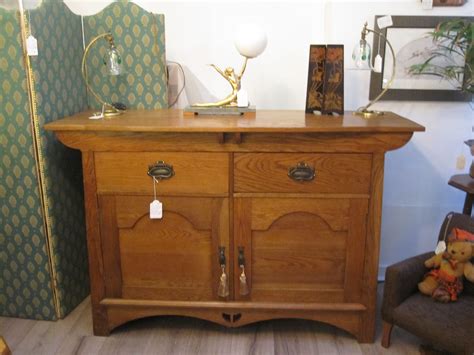 A sideboard in the arts and crafts style, of red oak. Pin by Liz Mckelvie on Arts and Crafts Sideboards | Small ...