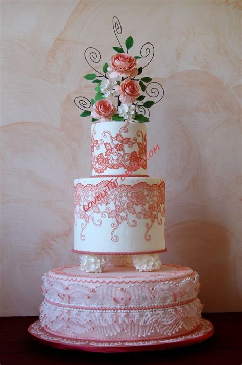 Wedding Cake Decorated With Royal Icing Royal Icing Cakes Wedding Cake Decorations Wedding