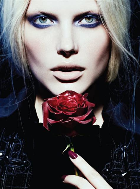 Seit 2010 schreiben die autoren david kurt karl roth und carl jakob haupt über. Bekah Jenkins Takes on Gothic Beauty for Fashion October ...