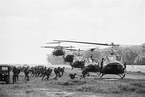 Vietnam War 1972 Lai Khe Helicopters Landing In Format Flickr