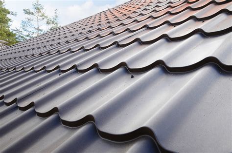 The Pros And Cons Of A Metal Roof Vs Asphalt Shingles
