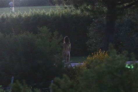 Emily Ratajkowski Strips Completely Naked For An Outdoor Scene In New
