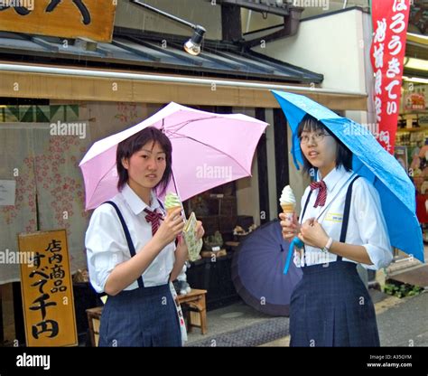 Colegialas Japonesas Bonitas Fotografías E Imágenes De Alta Resolución Alamy