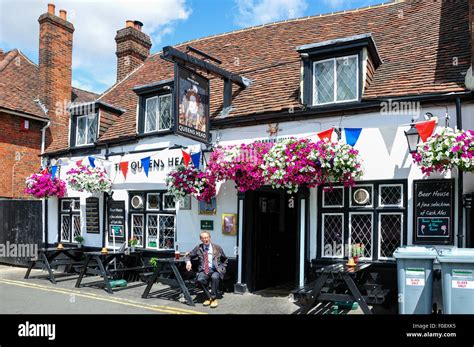 15th century The Queen's Head Pub, The Terrace, Wokingham, Berkshire