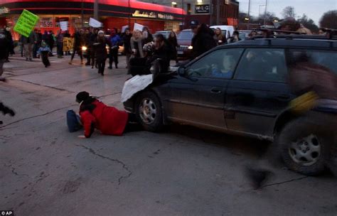 Car Drives Through Crowd Of Ferguson Protesters In Minneapolis Daily