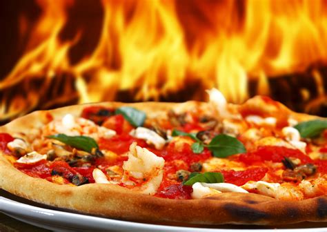 Pizza Aus Dem Holzbackofen Speisen Pizza Ralfs Culina