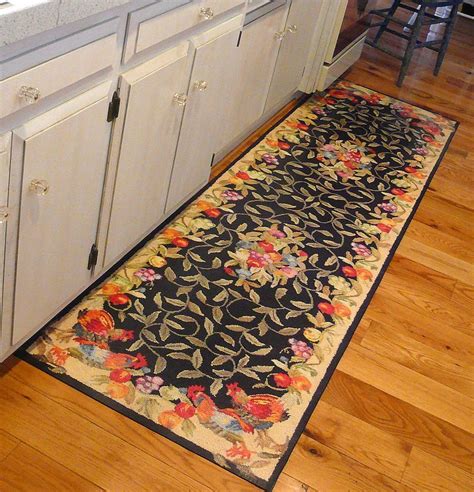 If you're changing out mats and rugs for the changing of the seasons, add some lemons in there for spring or summer. French country kitchen rugs | Hawk Haven
