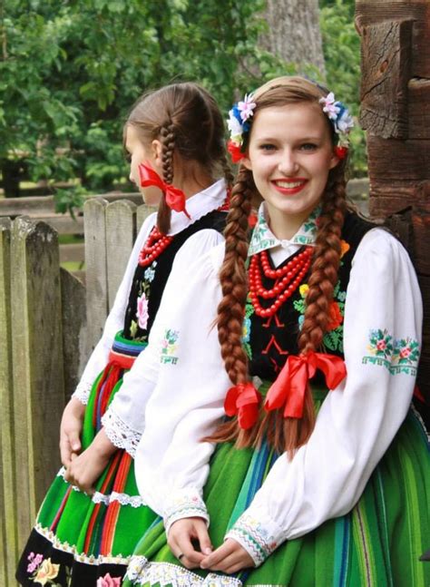 Folk Costume From Łowicz Poland Polish Folk Costumes Polskie Stroje Ludowe Folk Fashion