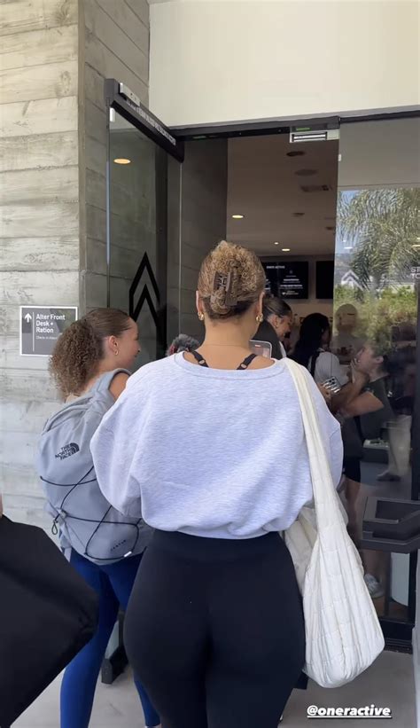 Ana standing in line : r/LearmannTwins