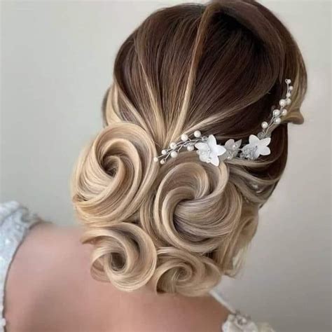 Pin By Vasile Ana Maria On Coafuri Bridal Hair Tips Long Hair Wedding Styles Beautiful