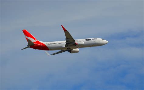 Vh Xzb Boeing 737 838 Qantas Above Sydney Airport Full Hd Wallpaper And