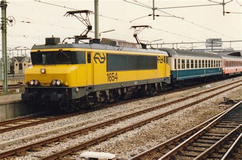 You have a new supporter. Bestand:De Austria express Klagenfurt - Hoek van Holland Haven tijdens de stop op Rotterdam CS ...