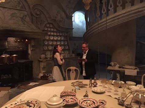 The sad thing is newer generation kids will know emma watson as belle from beauty and the beast not as hermoine granger i still think emma watson hermoine. Beauty and the Beast (2017) afbeeldingen Behind the Scene of BATB 2017 achtergrond and ...