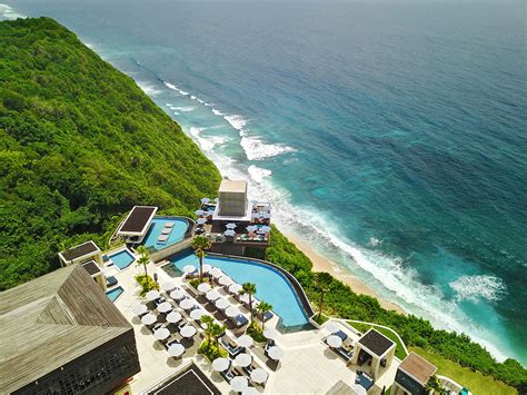 Cleaned up while in bathroom and rolled my shades up into the laundry. Omnia Bali | Day club Uluwatu | Bali hotspots | Bali tips ...