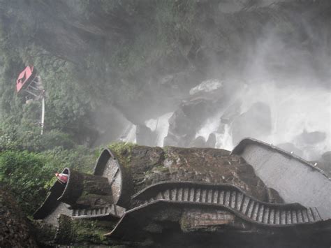 Baños de agua santa te espera, tiene muchas actividades planificadas para ti. Arelys Aveiga: Pailón del Diablo Baños-Ecuador