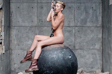 10 Reasons Any Mom Wouldnt Love Miley Cyrus Dating Her Son Yourtango