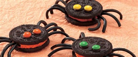 Halloween is one of my favorite holidays because i love all the fun treats i get to make! Spooky Spider Cookies | Recipe | Spider cookies, Oreo ...