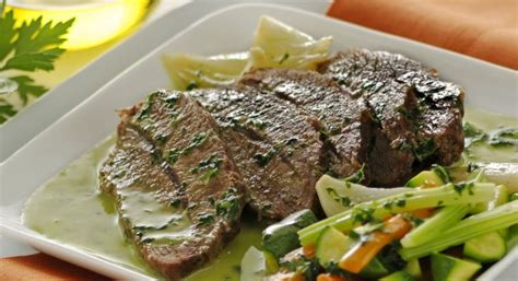 Per prima cosa lavate il farro sotto acqua corrente, per eliminare tutte le impurità. preparare il girello arrosto detto anche cappello del ...
