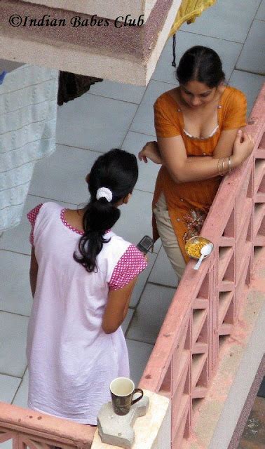 Desi College Girls Sexy Cleavage Pictures In Salwar Desi Wardrobe Malfunctions