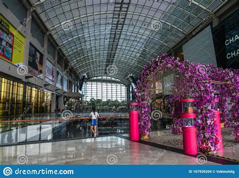 Gardens by the bay is located behind the marina bay sands hotel and ferris wheel singapore flyer is around that area too. Marina Bay Sands Shopping Mall In Singapore Editorial ...