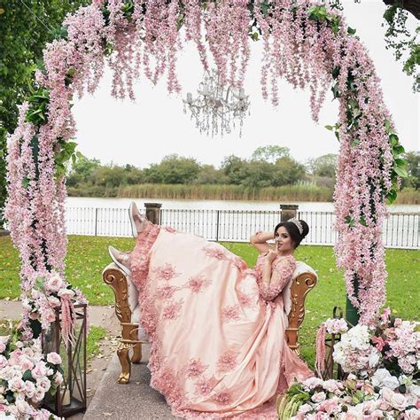 Vestidos Para Xv Años Tono Rosa Milenial Con Flores Elegantes Ideas