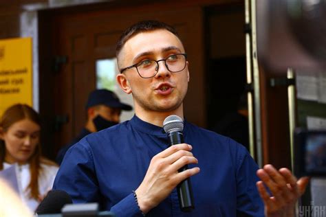 Сергей стерненко известен как бывший руководитель одесской ячейки «правого сектора» считается, что у стерненко давний конфликт с мэром одессы геннадием трухановым. Стерненко - Возле Киевского апелляционного суда собрался ...