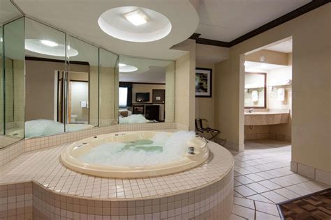 I wish there was a heated hot tub. a sophisticated gem in hong kong's underrated quarry bay, east hong kong offers facilities like its outdoor swimming pool and stunning rooftop bar to keep you entertained throughout your stay. 23 Pennsylvania Hotels with Hot Tub, Whirlpool or JACUZZI ...