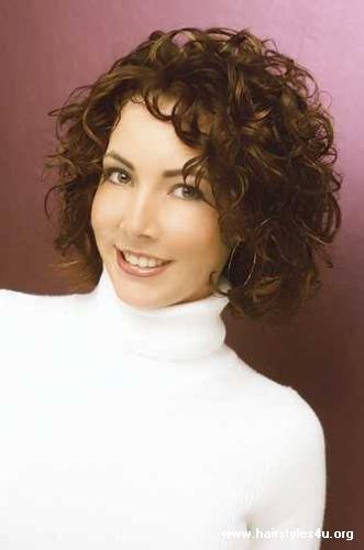 Explore these curly hairstyles for short hair, medium, or long locks! Style Maddie: Short Curly Hairstyles 01