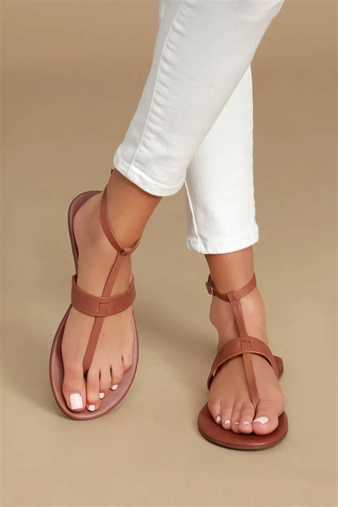 The Flat Leather Sandal For The Modern Female Jelendemofest