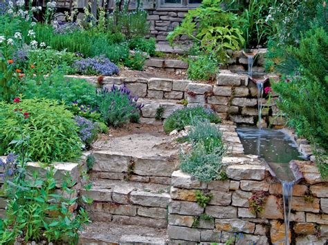 Ist die gartentreppe betoniert, braucht es etwa zwei, drei tage, bis der beton soweit abgebunden hat, dass die schalung entfernt werden kann. Hanggarten: Fantastisch auf jeder Ebene | GartenFlora