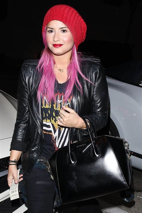 The latest tweets from demi lovato (@ddlovato). Demi Lovato Debuts A New Look | Demi lovato style, Demi ...
