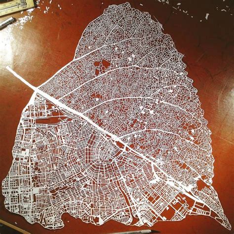 Seniman Ini Ciptakan Peta Amsterdam Hanya Dengan Potongan Kertas