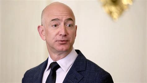 Jeffrey preston «jeff» bezos фамилия при рождении — йоргенсен; Глава Amazon Джефф Безос получил эпизодическую роль в ...