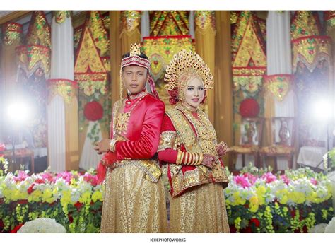 Foto prewed pakai sakral psht. Kumpulan Gambar Karikatur Orang Memakai Pakaian Adat | Puzzze