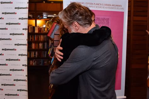 O único comentário do lloyd's foi: Maria Ribeiro ganha beijão de Fábio Assunção ao lançar ...