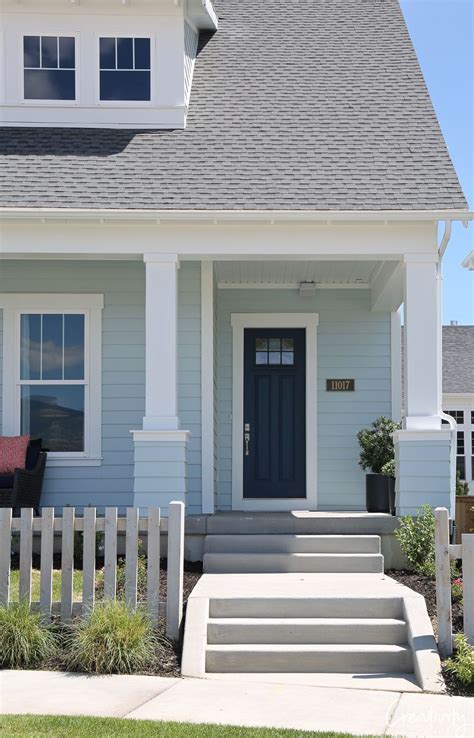 How to Choose the Right Exterior Paint Colors | House ... A coat of ivory or cloud can make small houses.