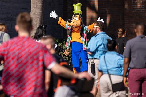 News Goofy And Max Return To Meet And Greets In A New Location At