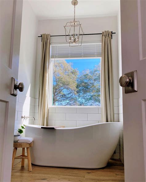 21 Bathroom Window Treatment Ideas For Style And Privacy