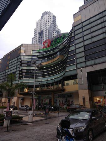 Fulfilling all your it needs. LuLu Hypermarket (Kuala Lumpur) - 2020 All You Need to ...